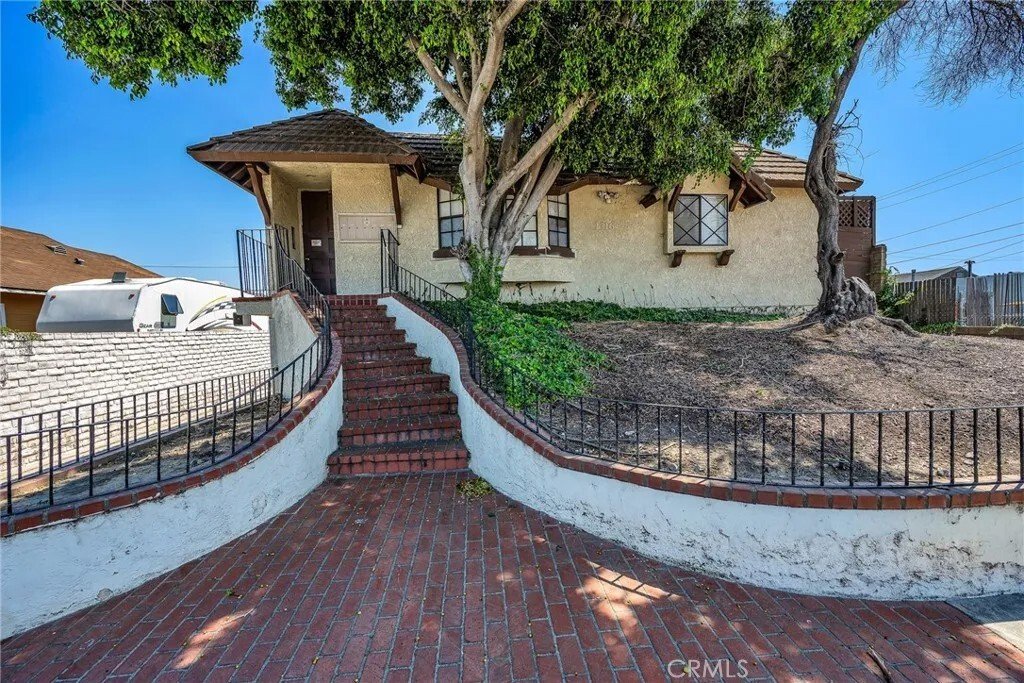 Gardena, California, United States 1 - 17926189