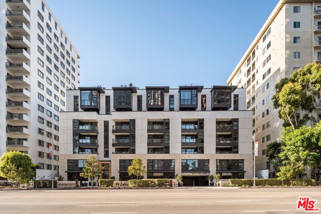 Condo in Los Angeles, California, United States 2 - 17925839