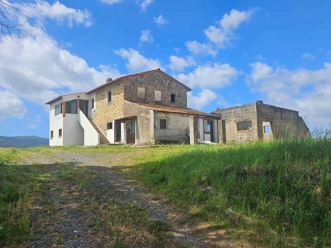 Castle in Lucolena in Chianti, Greve in Chianti, Tuscany 2 - 17925375