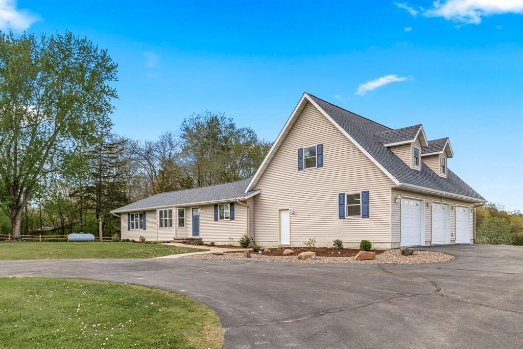 House in Chippewa Falls, Wisconsin, United States 1 - 17925075