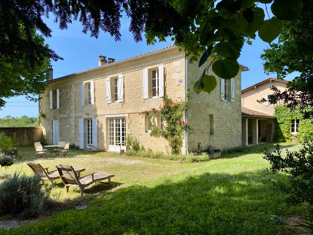 Villa in Branne, Nouvelle-Aquitaine, France 1 - 17926470