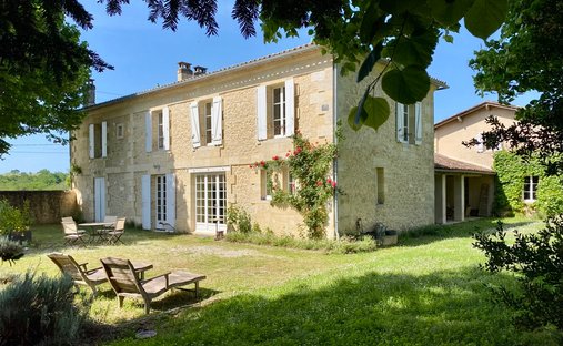 Villa in Branne, Nouvelle-Aquitaine, France 1