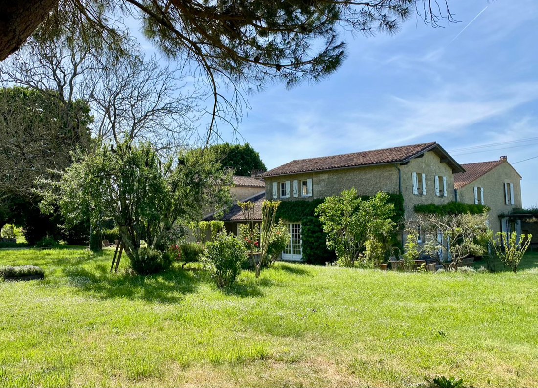 Villa in Branne, Nouvelle-Aquitaine, France 3 - 17926470