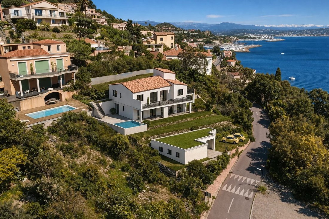 Villa in Théoule-sur-Mer, Provence-Alpes-Côte d'Azur, France 1 - 16392131