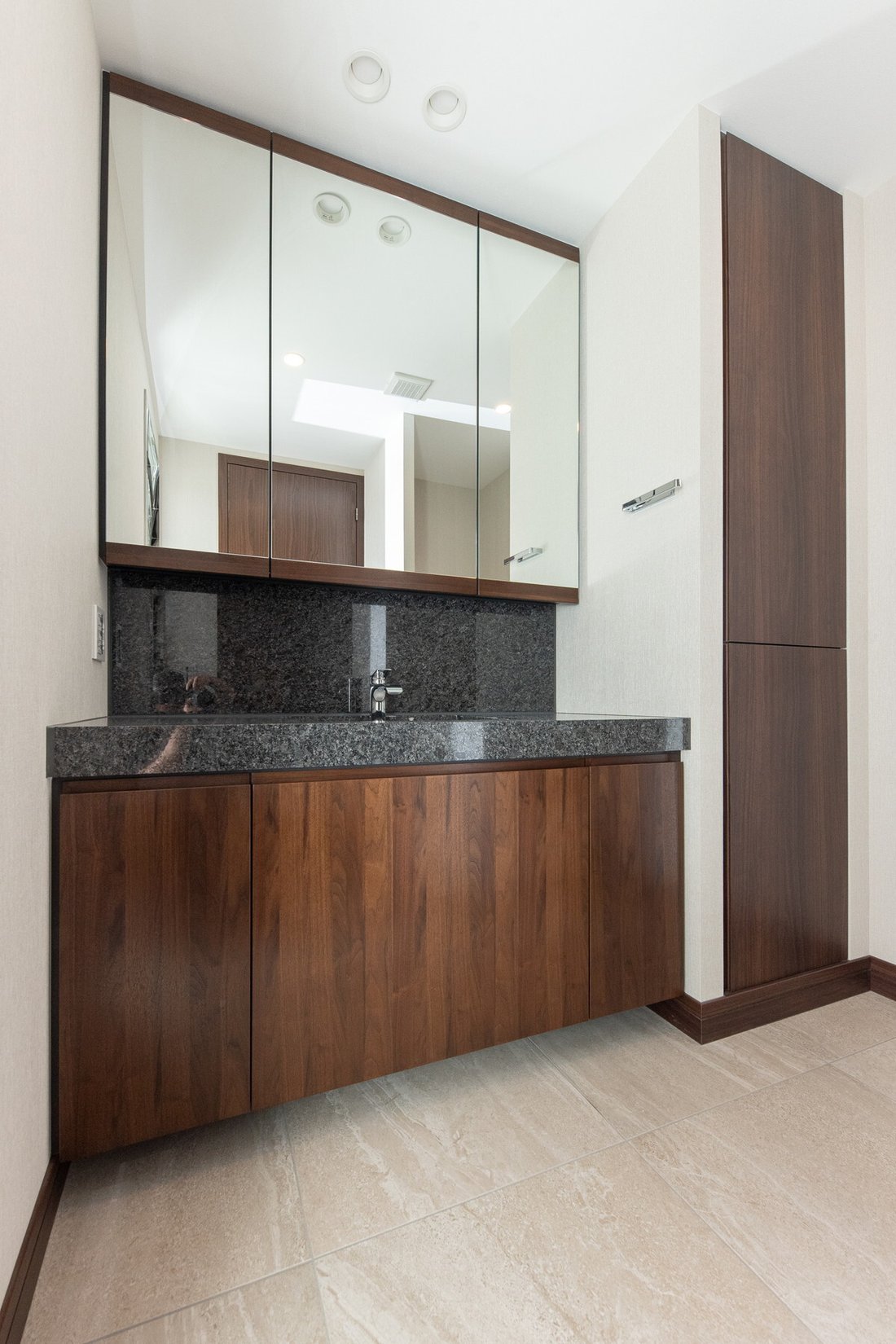 Condo in Osaka, Osaka, Japan 4 - 17926753