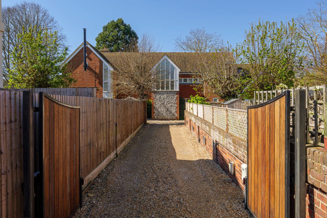 House in Faversham, England 3 - 17927271