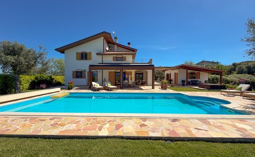 Villa in Bellante, Abruzzen, Italien 1