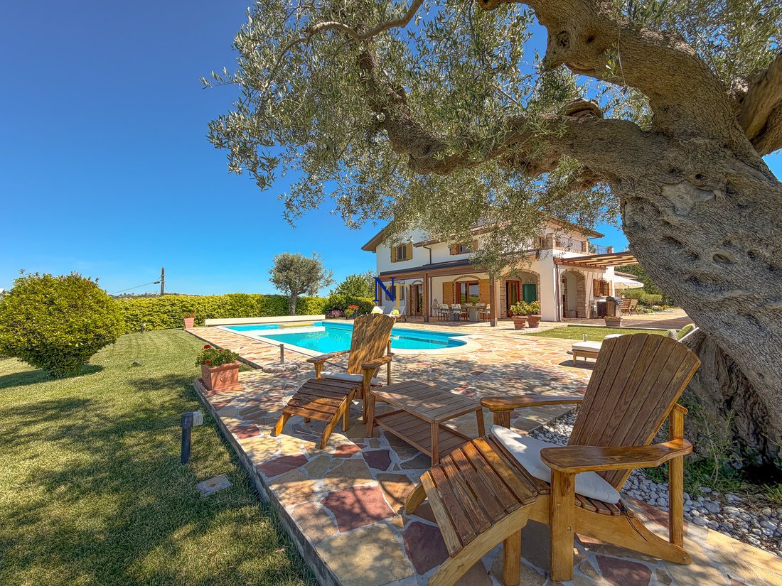 Villa in Bellante, Abruzzo, Italy 2 - 17926795