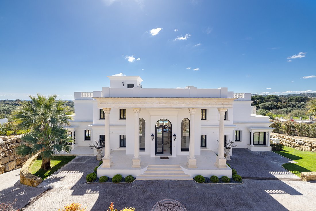 Villa in Sotogrande, San Roque, Andalusia 1 - 17927068
