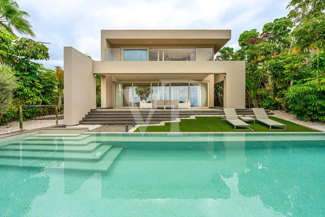 Villa in La Caleta, Adeje, Canary Islands 1 - 17927393