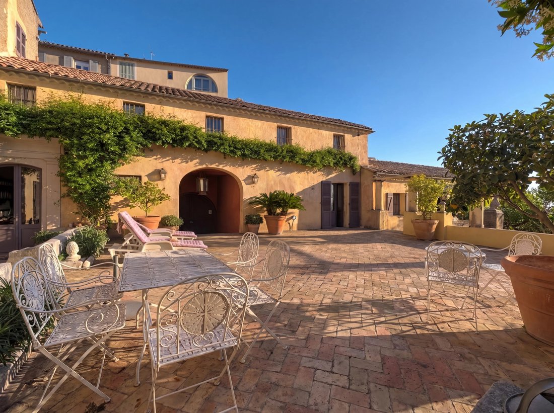 Villa in Centre-Haut de Cagnes, Cagnes-sur-Mer, France 1 - 17926829