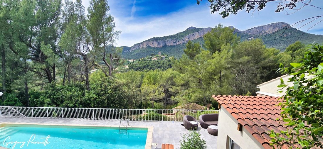 House in Le Revest-les-Eaux, Provence-Alpes-Côte d'Azur, France 2 - 16494778