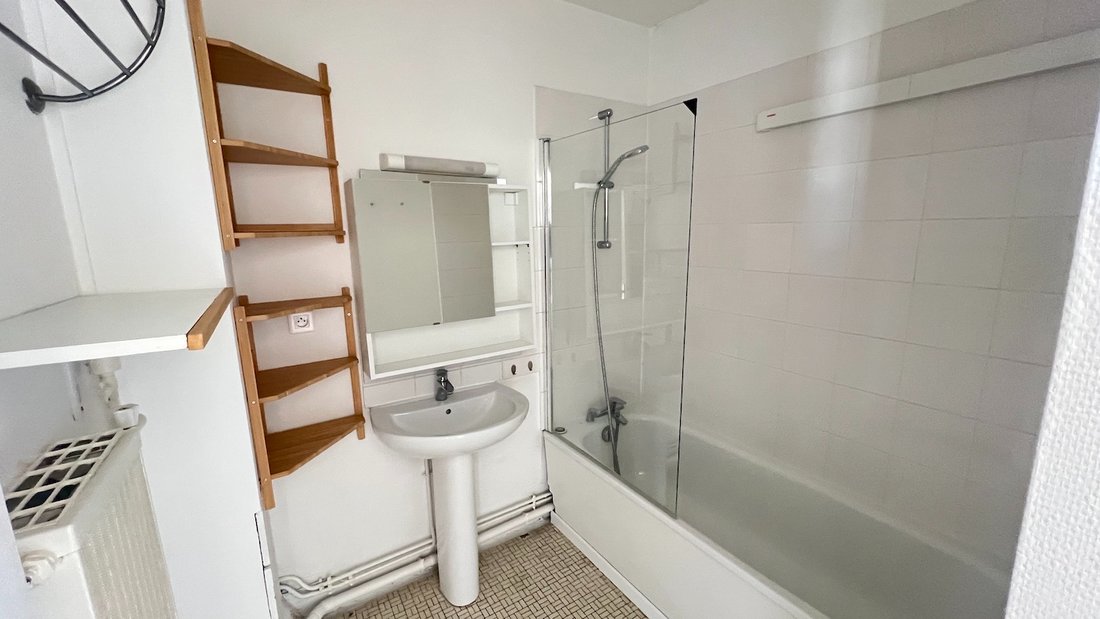 Apartment in La Fourche-Guy Môquet, Paris 17e Arrondissement, Paris 4 - 17926948