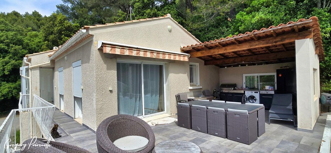 House in Le Revest-les-Eaux, Provence-Alpes-Côte d'Azur, France 3 - 16494778