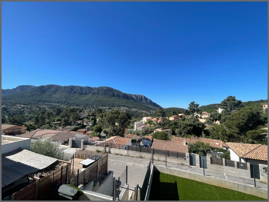 House in Le Revest-les-Eaux, Provence-Alpes-Côte d'Azur, France 2 - 17927799