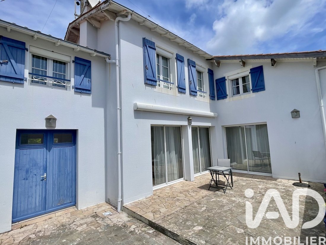 House in Saint Gilles-Centre Ville, Saint-Gilles-Croix-de-Vie, France 4 - 17929371
