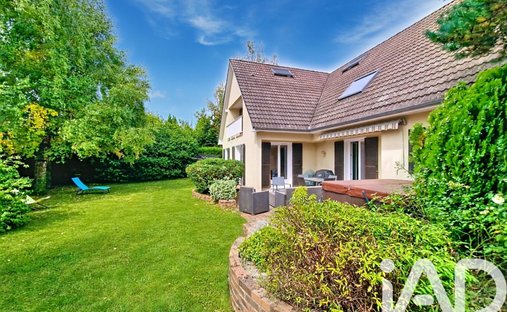 House in Gometz-la-Ville, Ile-de-France, France 1