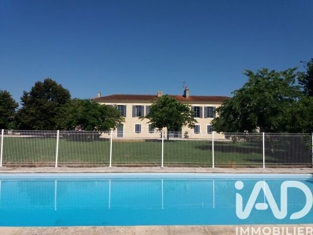 House in Saint-Christoly-Médoc, Nouvelle-Aquitaine, France 1 - 17929643