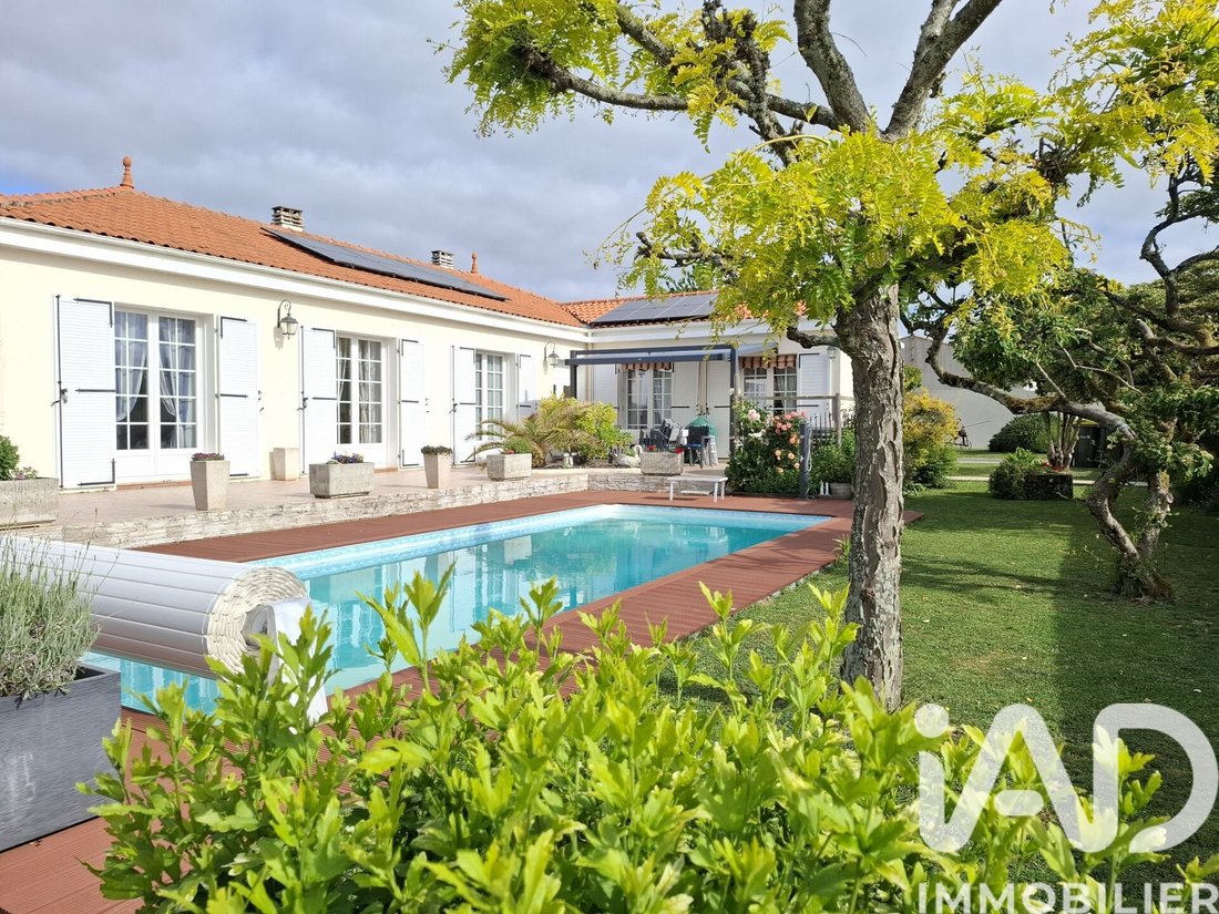 House in Dompierre-sur-Mer, Nouvelle-Aquitaine, France 2 - 17929284