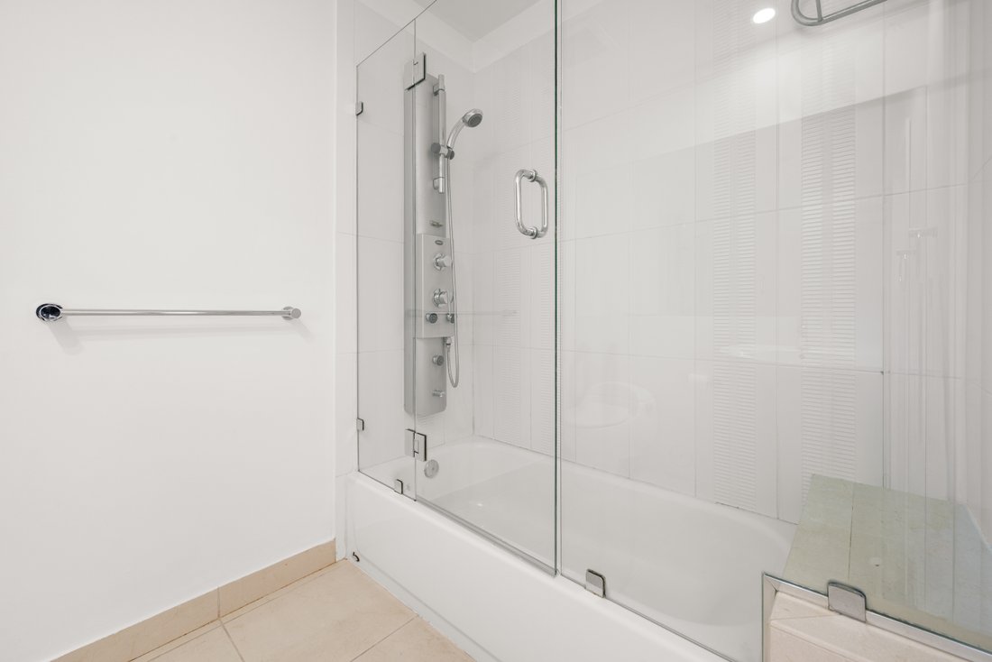 Condo in Miami, Florida, United States 4 - 17927225