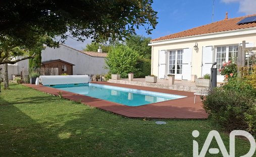 House in Dompierre-sur-Mer, Nouvelle-Aquitaine, France 1