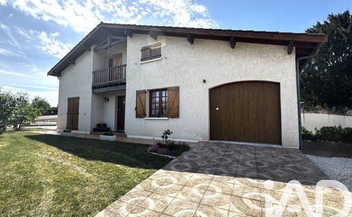House in Centre Ville, Blanquefort, France 1