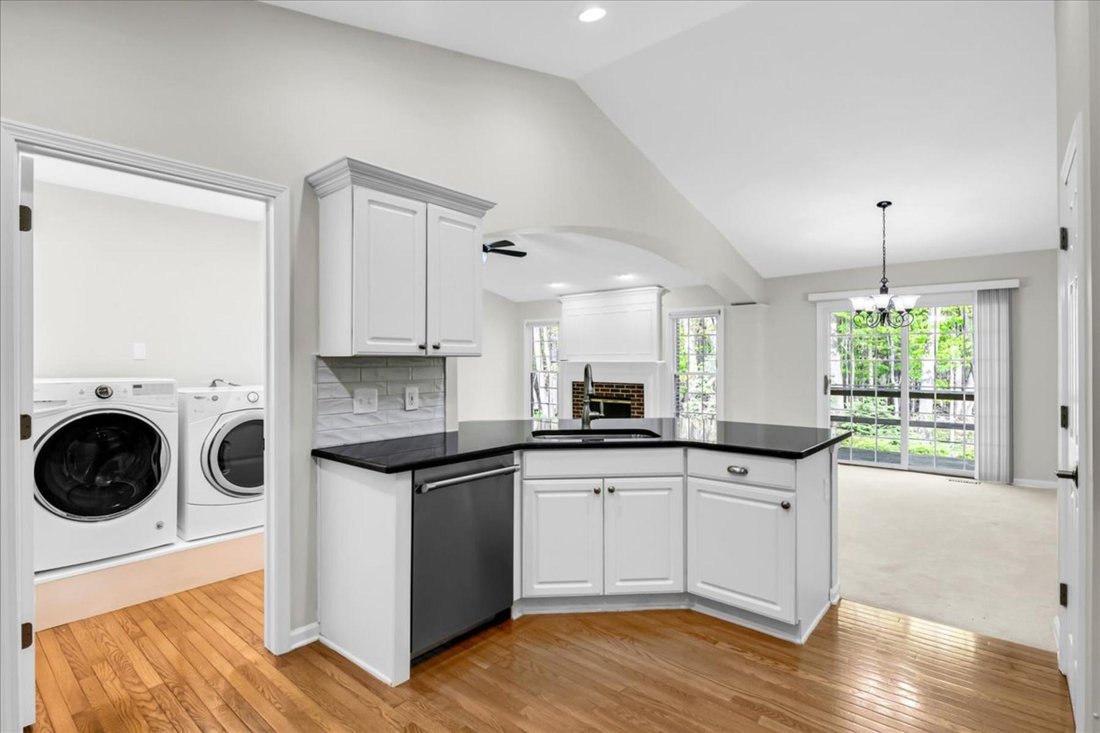 House in Pontiac, Michigan, United States 4 - 17927234