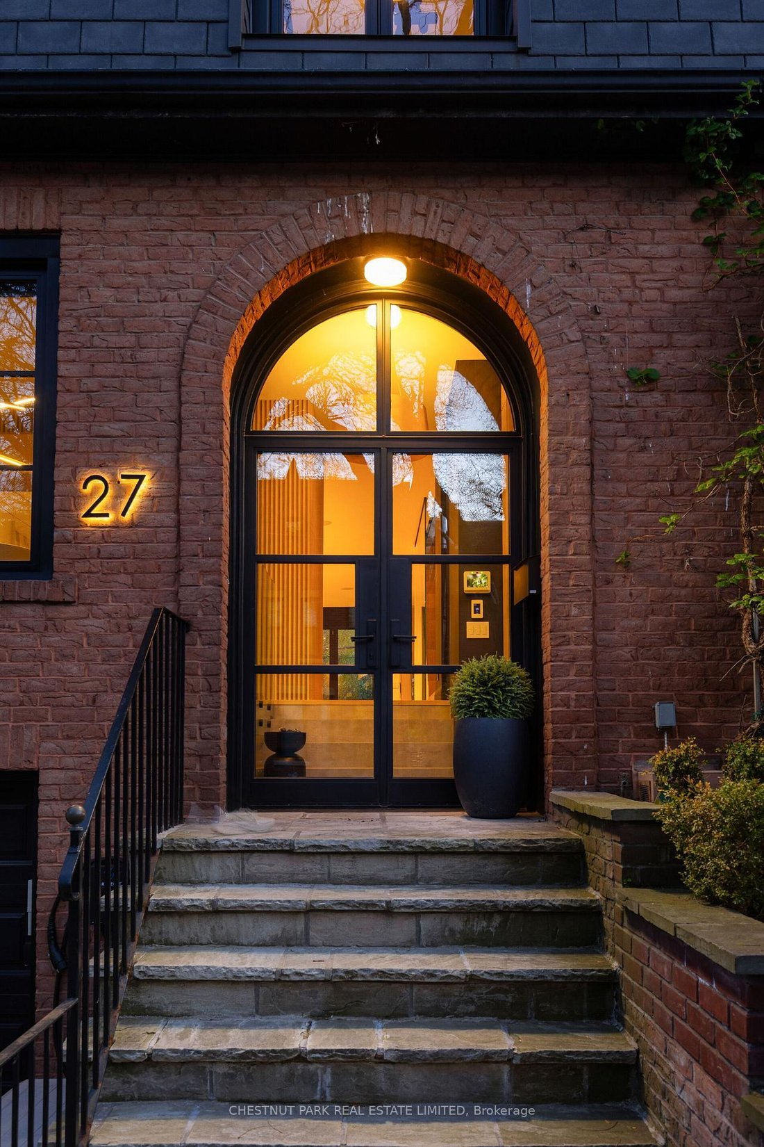 House in Toronto, Ontario, Canada 1 - 17927120