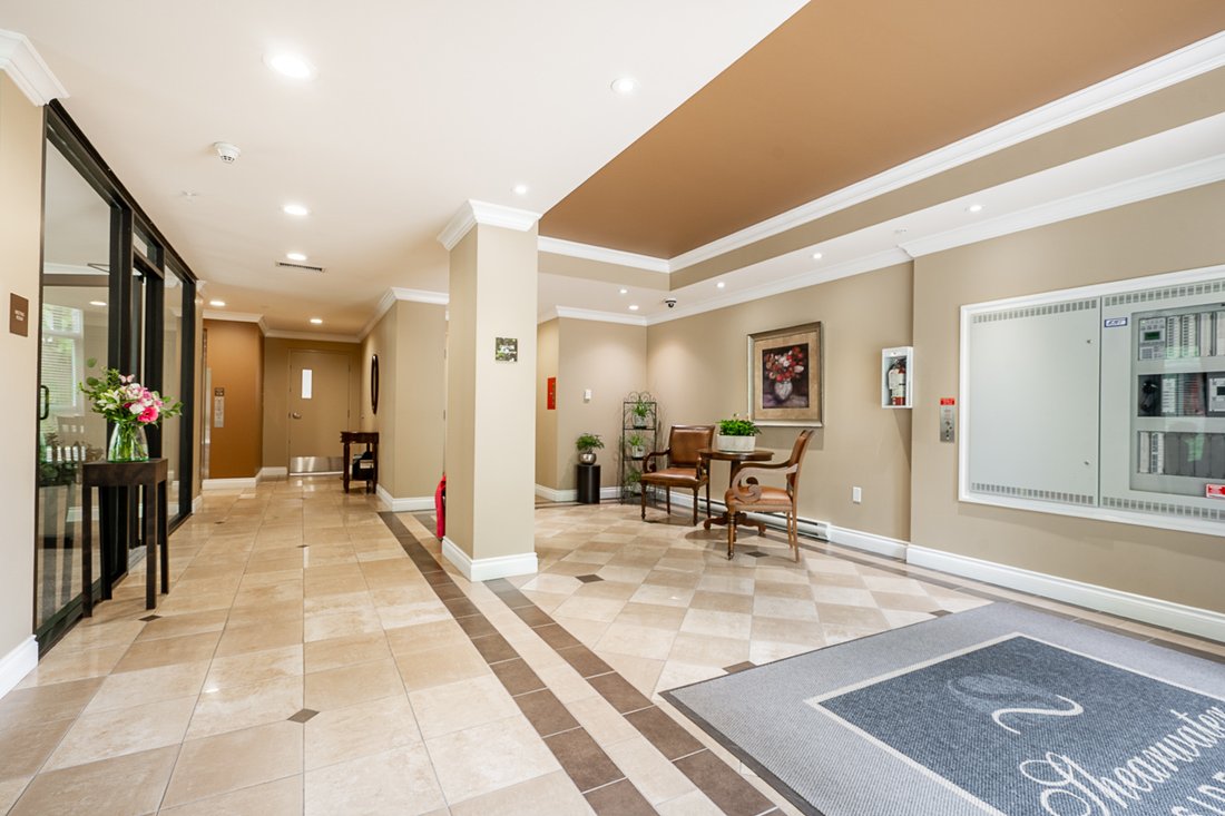 Apartment in White Rock, British Columbia, Canada 2 - 17926993