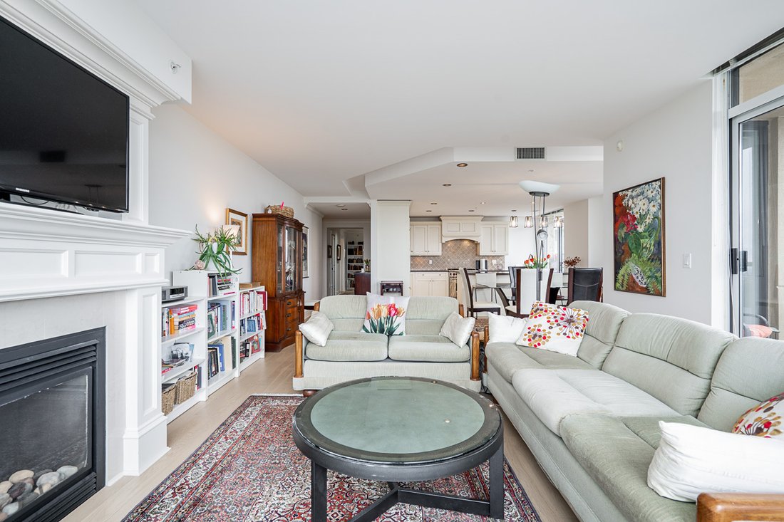 Apartment in White Rock, British Columbia, Canada 1 - 17926993