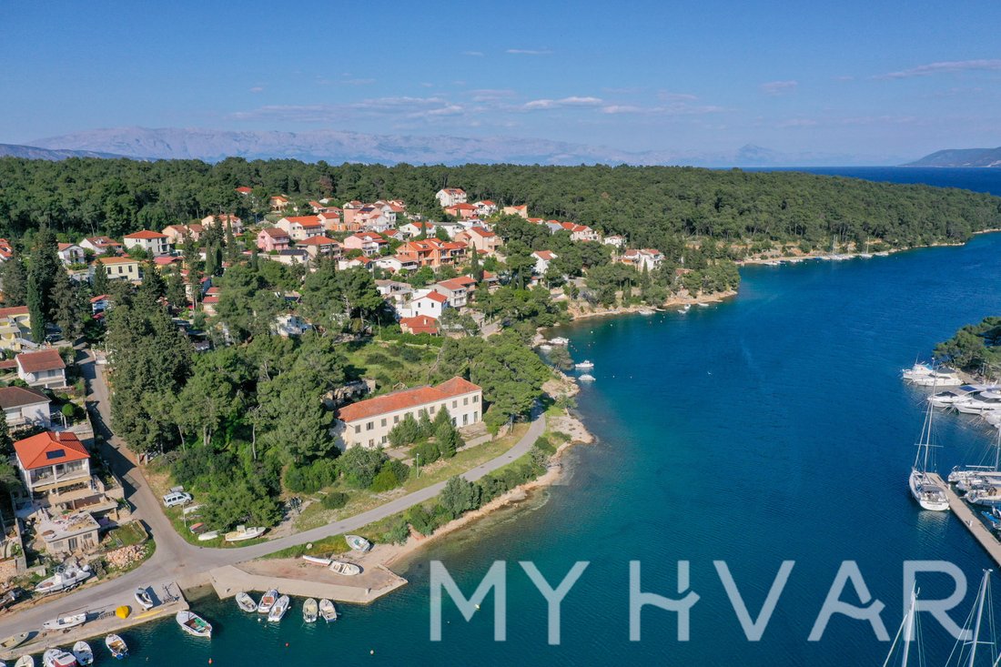 Estate in Vrboska, Split-Dalmatia County, Croatia 1 - 17927697