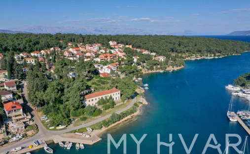 Estate in Vrboska, Split-Dalmatia County, Croatia 1