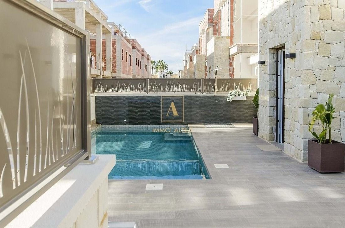 Villa in Los Montesinos, Valencian Community, Spain 2 - 17080191