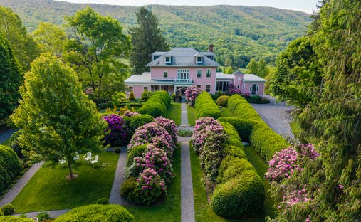 House in Hot Springs, Virginia, United States 1