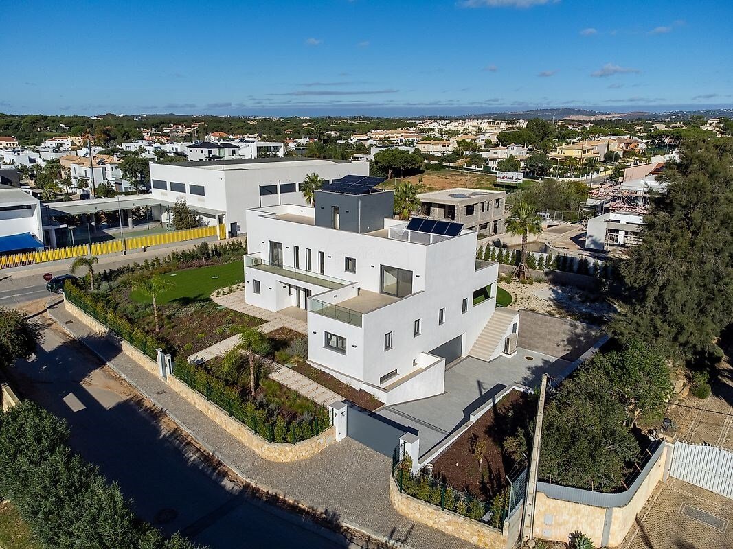 Villa in Quarteira, Algarve, Portugal 2 - 15086832