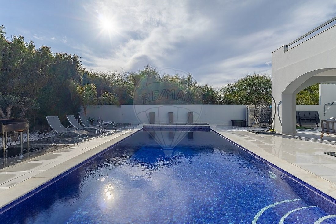 Villa in Quarteira, Algarve, Portugal 2 - 16861665