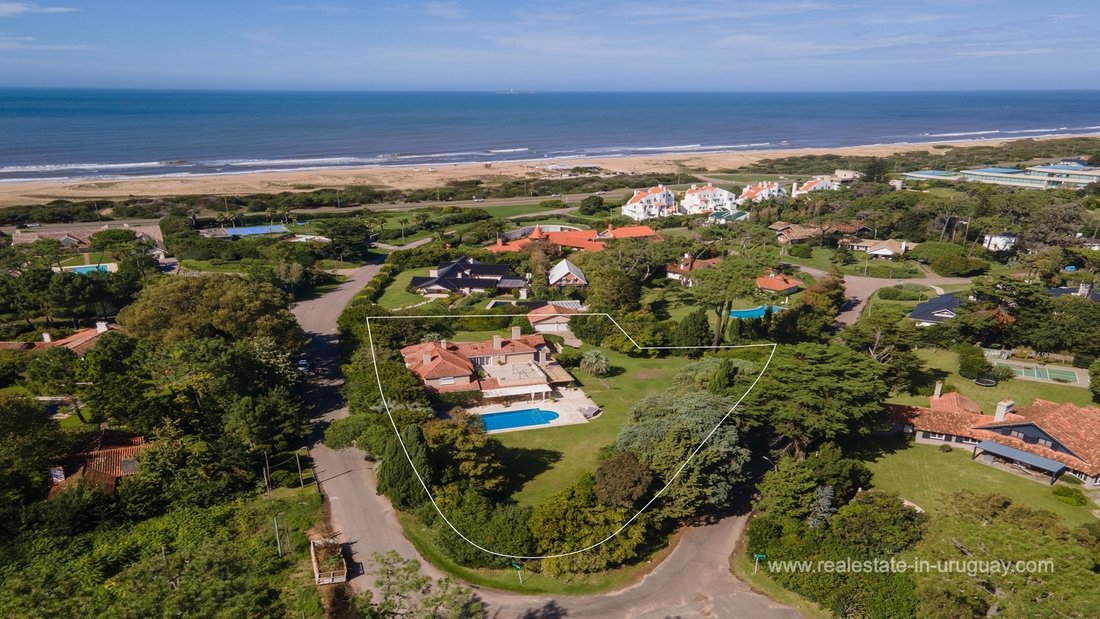 Villa in Punta del Este, Maldonado Department, Uruguay 1 - 17939601