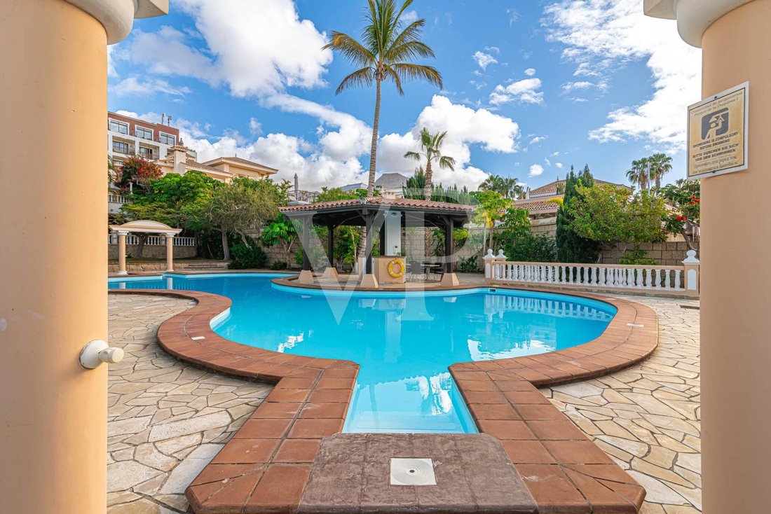 Villa in Costa Adeje, Adeje, Canary Islands 1 - 17927758