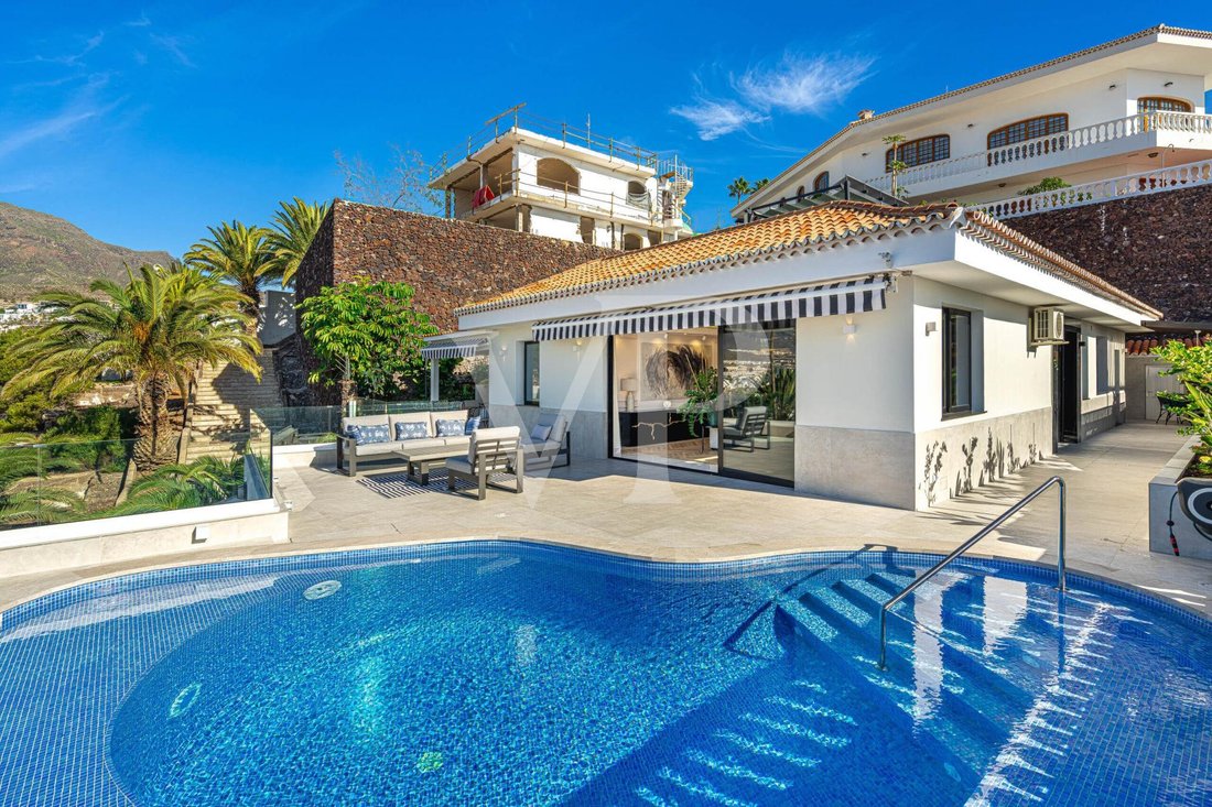 Villa in Costa Adeje, Adeje, Canary Islands 1 - 17927767