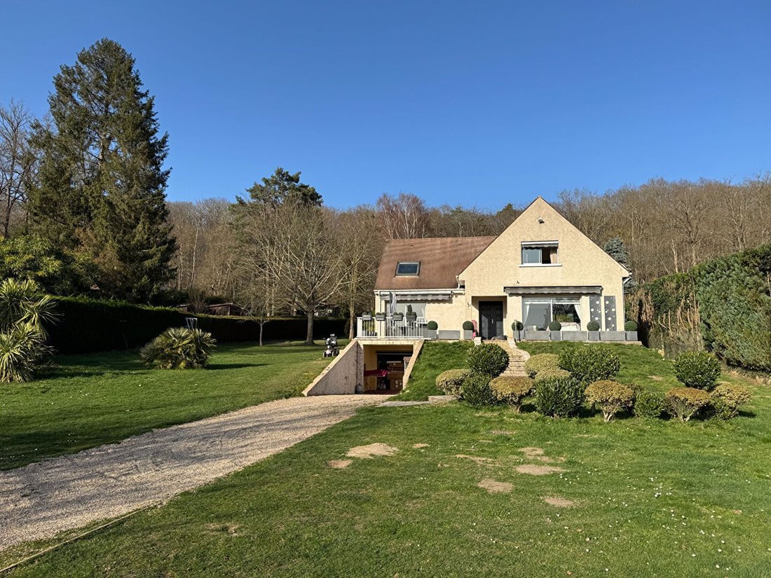House in Les Mesnuls, Ile-de-France, France 2 - 16948502