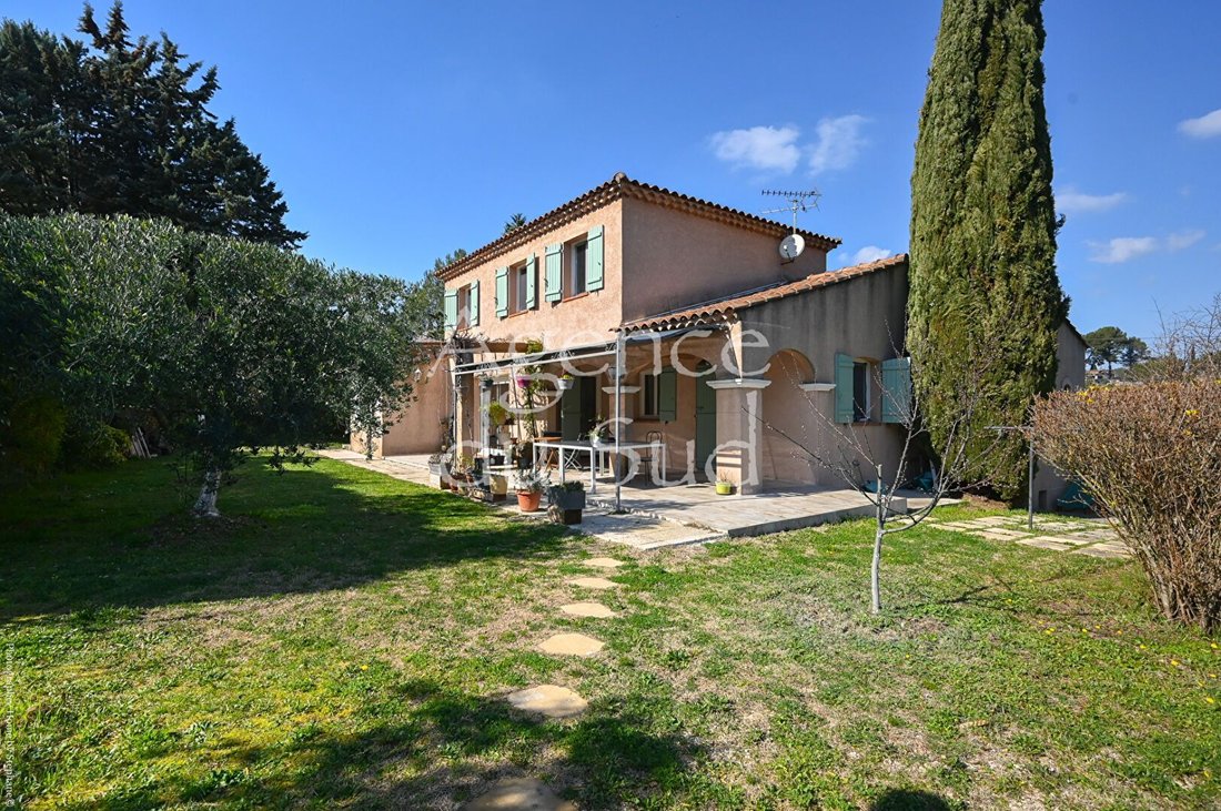 Villa in La Destrousse, Provence-Alpes-Côte d'Azur, France 1 - 17319037