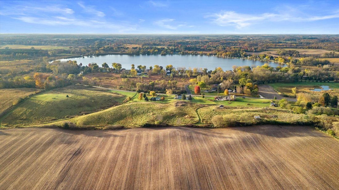 Land in Hartford, Wisconsin, United States 1 - 17935472