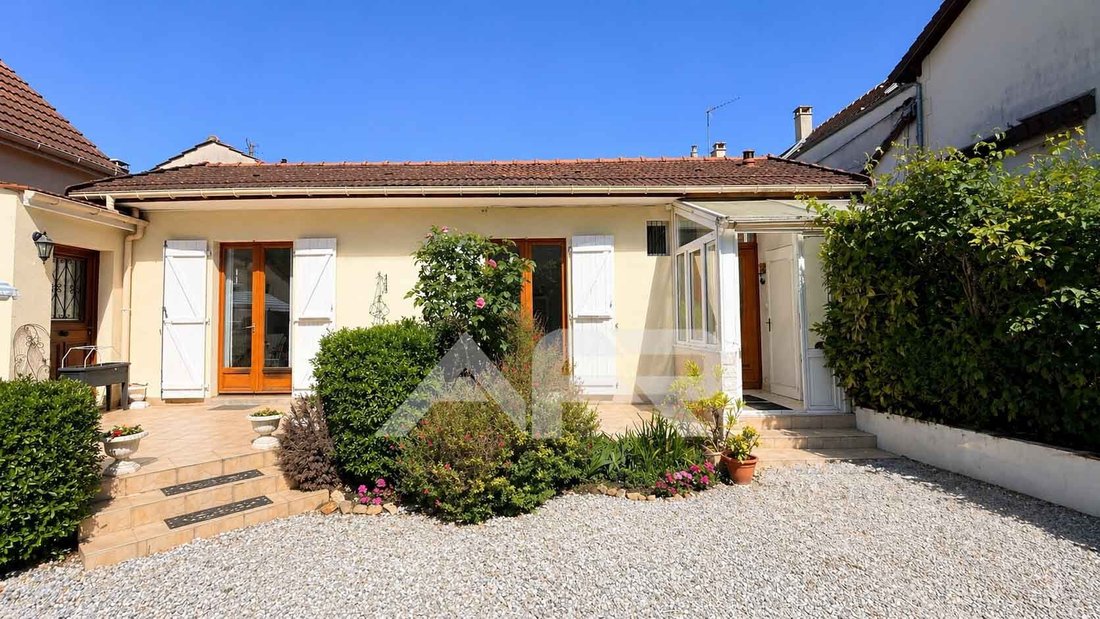 House in Chatou, Ile-de-France, France 3 - 17829013