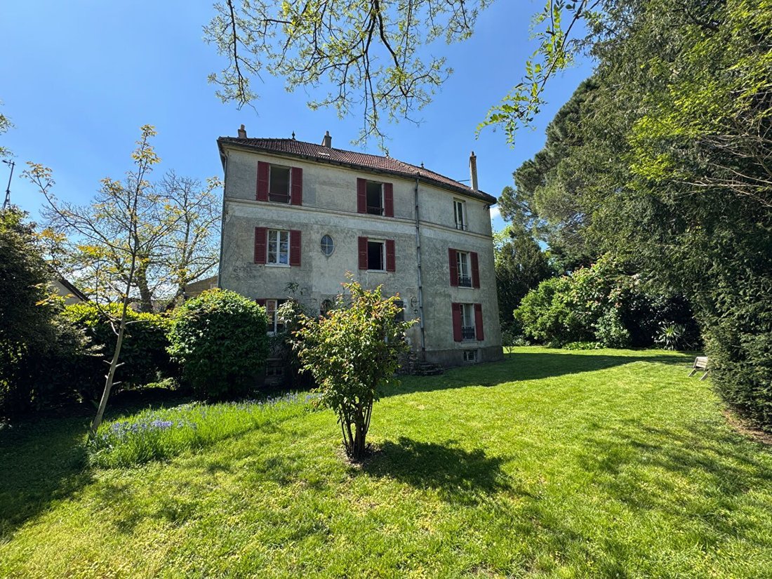 House in Montfort-l'Amaury, Ile-de-France, France 1 - 17431562