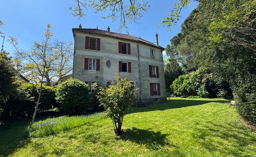 House in Montfort-l'Amaury, Ile-de-France, France 1
