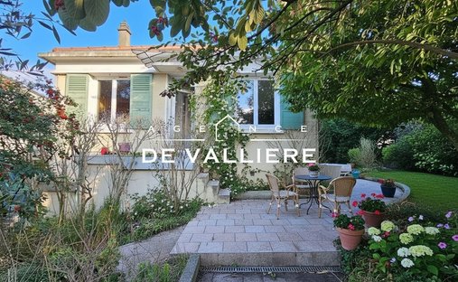 House in Centre, Nanterre, France 1