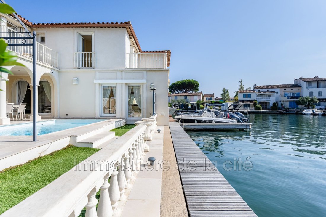 Villa in Grimaud, Provence-Alpes-Côte d'Azur, France 1 - 13774261