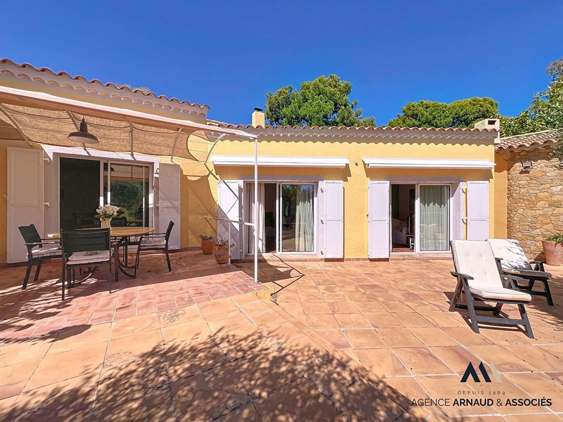 Villa in Saint-Cyr-sur-Mer, Provence-Alpes-Côte d'Azur, France 2 - 16123447
