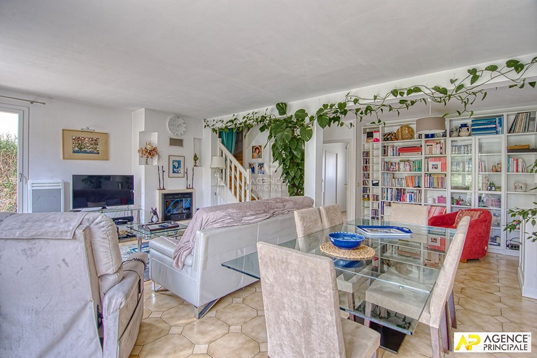 House in Forêt, Saint-Germain-en-Laye, France 2 - 16066994