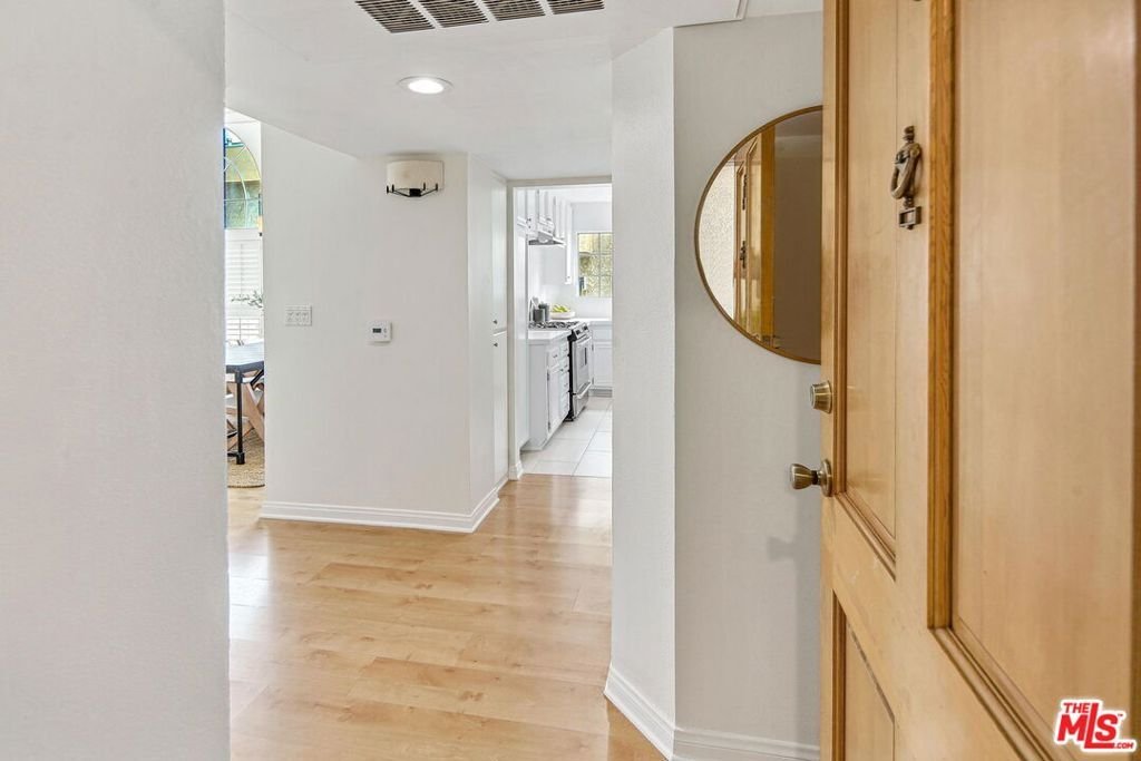 Condo in Los Angeles, California, United States 3 - 17424721